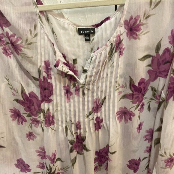 Torrid WHITE FLORAL CHIFFON PINTUCK BLOUSE 3x - Picture 5 of 12